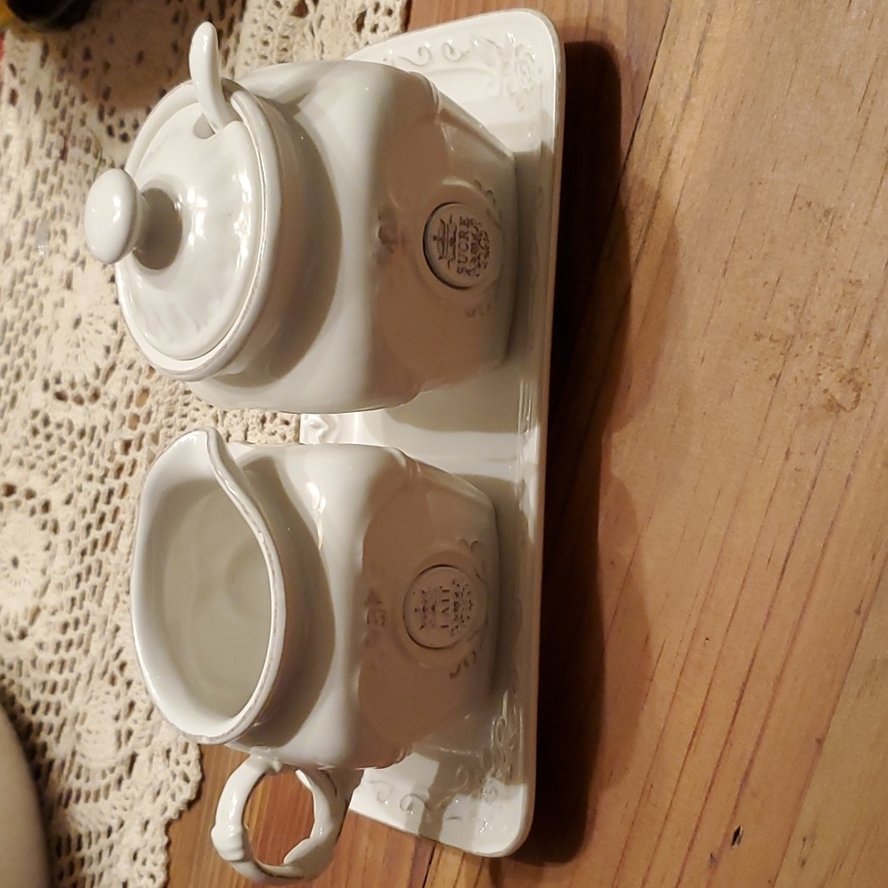 European Shabby Chic Cream and Sugar Set